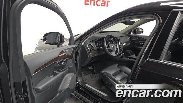Volvo XC90 2017 thumb 10