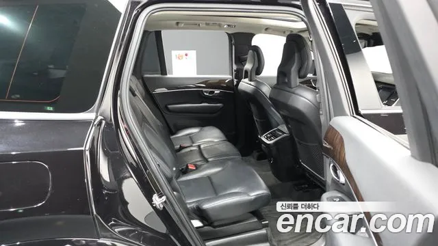 Volvo XC90 2017 thumb 12