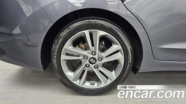 Hyundai Avante 2017 thumb 5