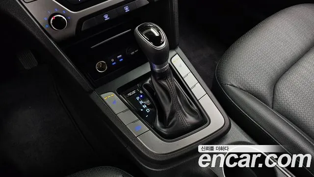 Hyundai Avante 2017 thumb 9