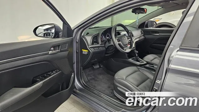Hyundai Avante 2017 thumb 10