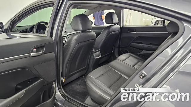 Hyundai Avante 2017 thumb 11