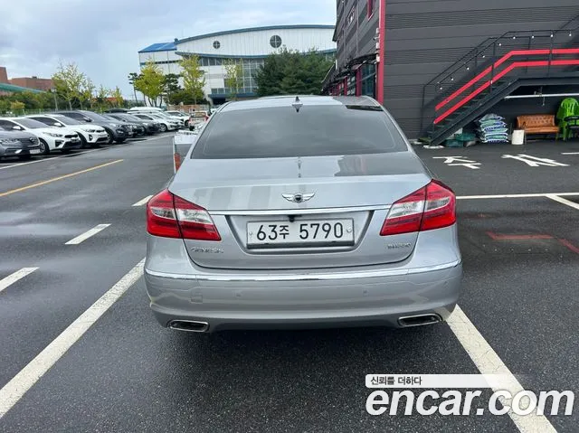 Hyundai Genesis 2013 thumb 4