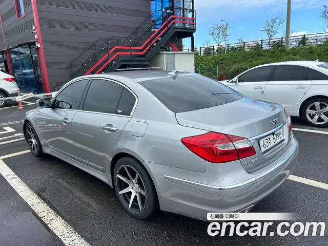 Hyundai Genesis 2013 thumb 6