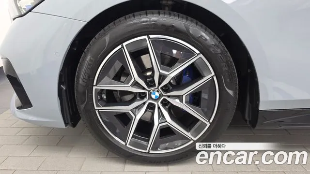 BMW 5-Series 2024 thumb 5