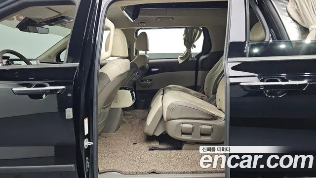 Kia Carnival 2021 thumb 11