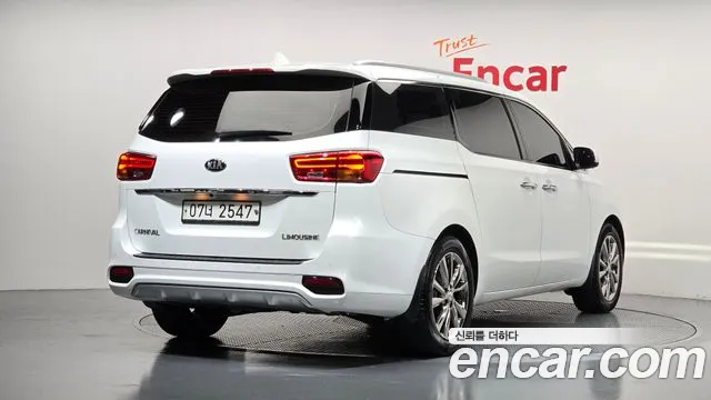 Kia Carnival 2018 thumb 2