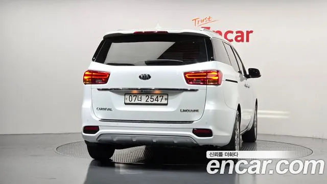 Kia Carnival 2018 thumb 4