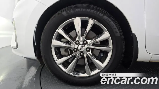 Kia Carnival 2018 thumb 5