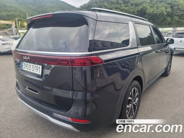 Kia Carnival 2023 thumb 3