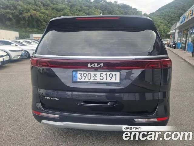 Kia Carnival 2023 thumb 4
