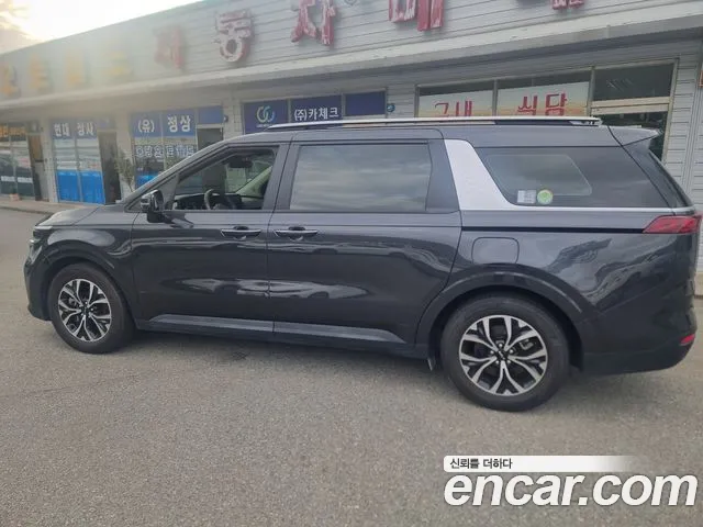 Kia Carnival 2023 thumb 6