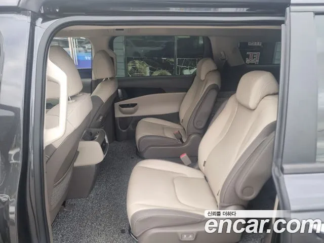 Kia Carnival 2023 thumb 8