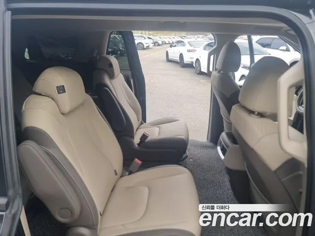 Kia Carnival 2023 thumb 10