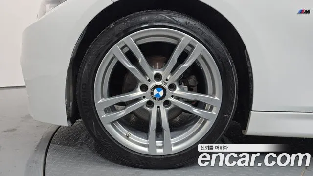 BMW 3-Series 2015 thumb 4