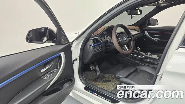 BMW 3-Series 2015 thumb 9
