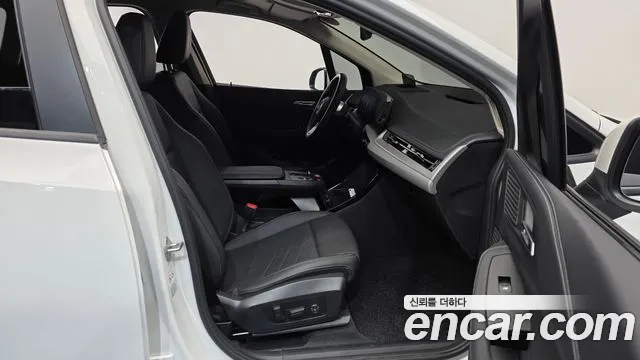 BMW 2-Series 2023 thumb 11