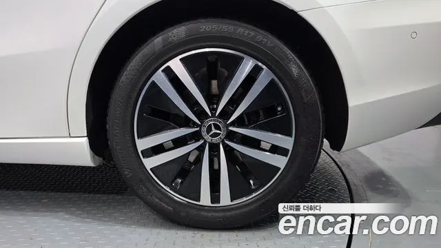 Mercedes-Benz A-Класс 2022 thumb 5