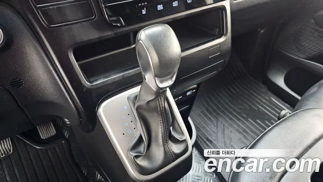 Hyundai Staria 2022 thumb 9
