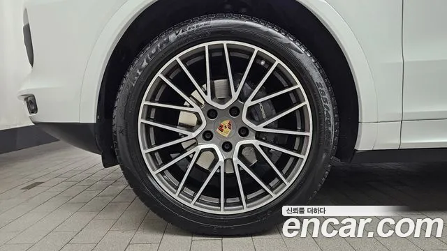 Porsche Cayenne 2021 thumb 5