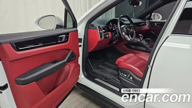 Porsche Cayenne 2021 thumb 10