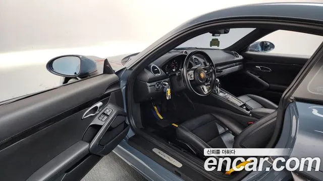 Porsche Cayman 2018 thumb 10