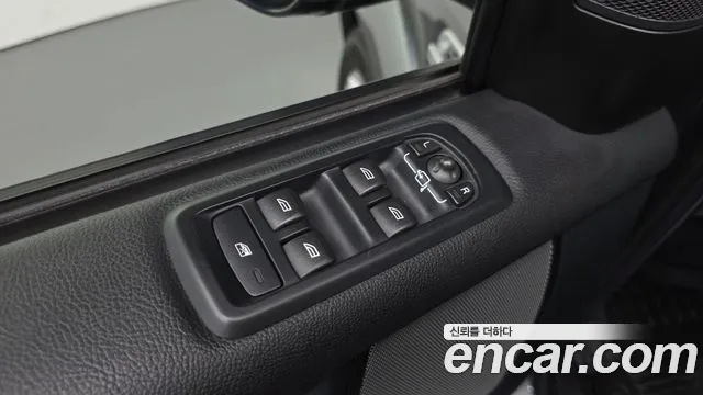 Land Rover Discovery 2014 thumb 11