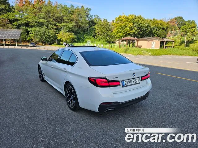 BMW 5-Series 2020 thumb 2
