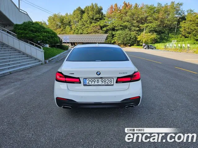 BMW 5-Series 2020 thumb 4