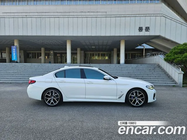 BMW 5-Series 2020 thumb 5