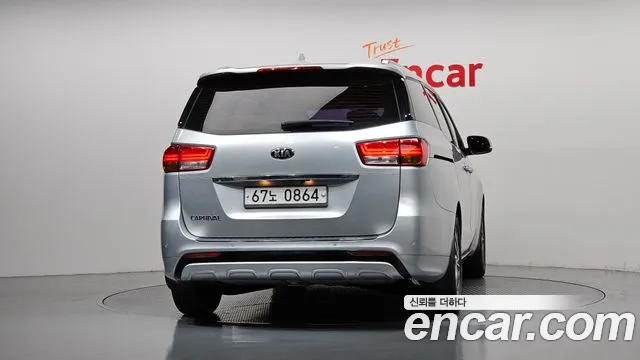 Kia Carnival 2016 thumb 4