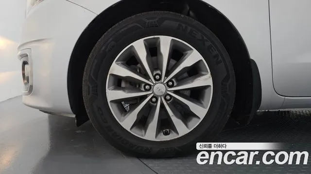 Kia Carnival 2016 thumb 5
