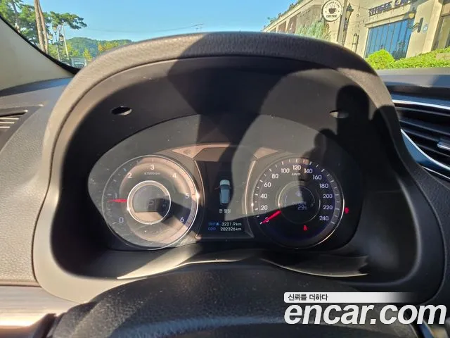 Hyundai i40 2013 thumb 8