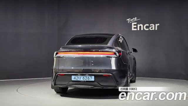 Tesla Model Y 2026 thumb 4