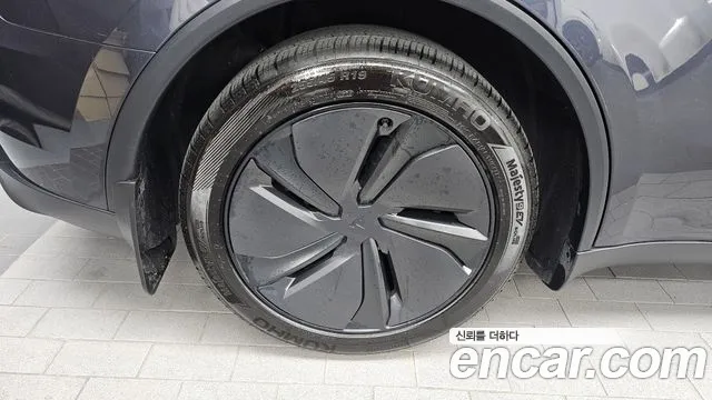 Tesla Model Y 2026 thumb 5