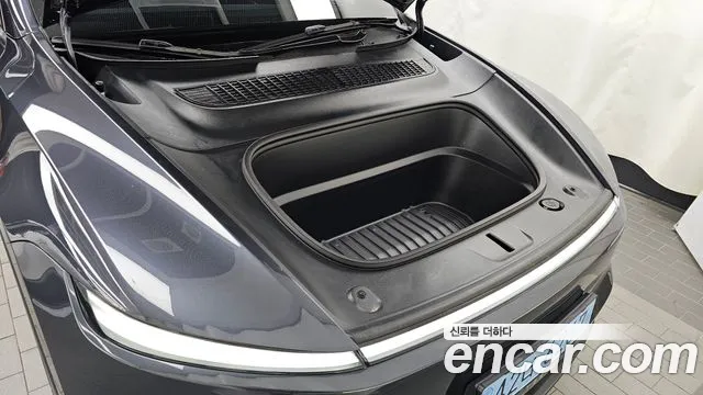 Tesla Model Y 2026 thumb 6