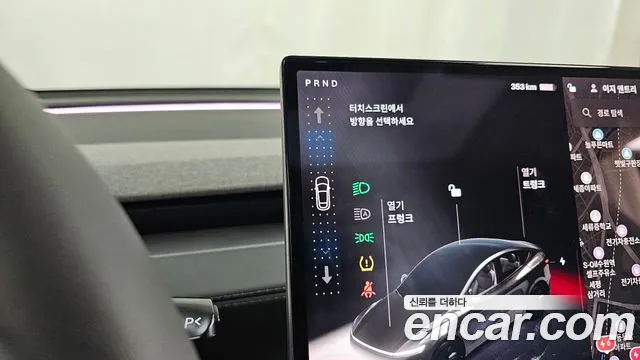 Tesla Model Y 2026 thumb 9