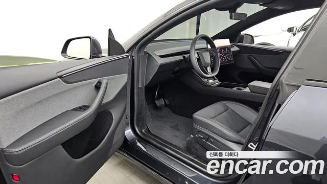 Tesla Model Y 2026 thumb 10