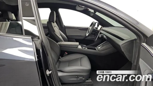 Tesla Model Y 2026 thumb 11