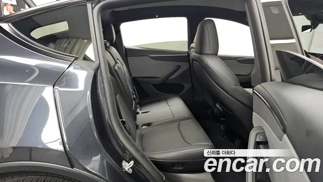 Tesla Model Y 2026 thumb 12