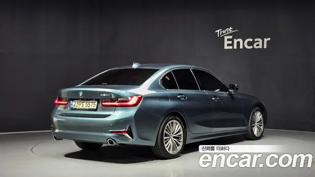 BMW 3-Series 2021 thumb 2