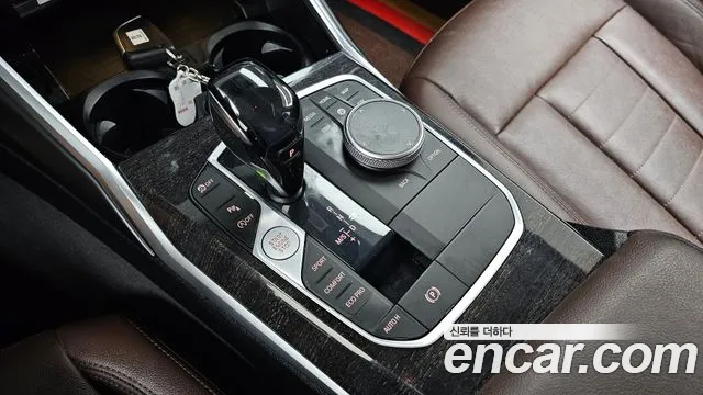 BMW 3-Series 2021 thumb 9