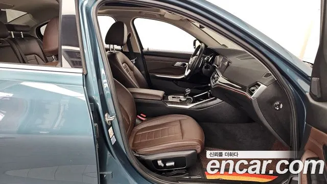 BMW 3-Series 2021 thumb 11