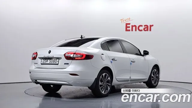 Renault-KoreaSamsung Fluence 2015 thumb 2