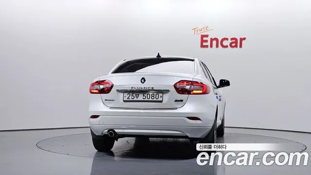 Renault-KoreaSamsung Fluence 2015 thumb 4