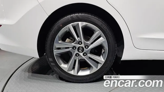 Hyundai Avante 2017 thumb 4