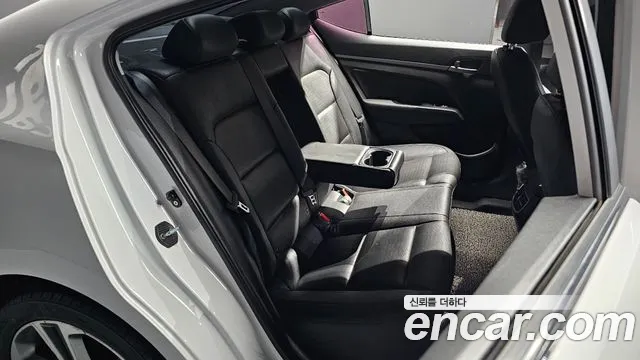 Hyundai Avante 2017 thumb 10