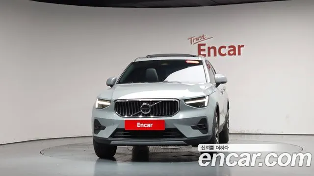 Volvo XC40 2024 thumb 2