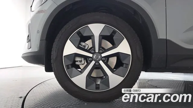 Volvo XC40 2024 thumb 4