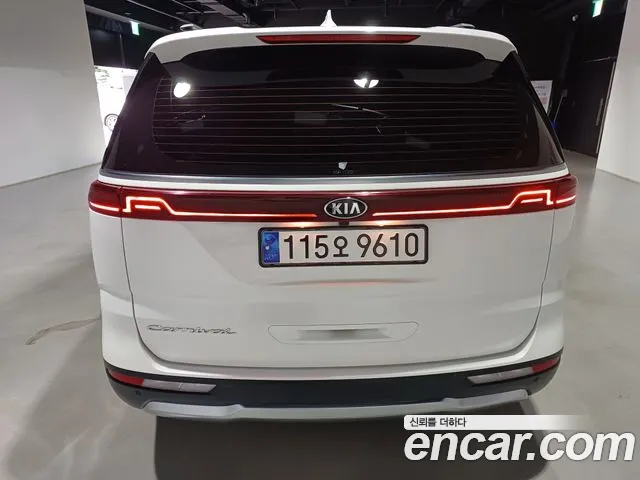 Kia Carnival 2021 thumb 2
